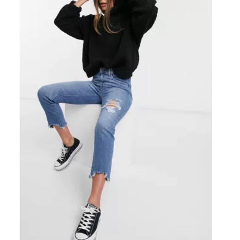 NWT Levi’s 724 High Rise Straight Cropped Raw Chewed Hem Jeans